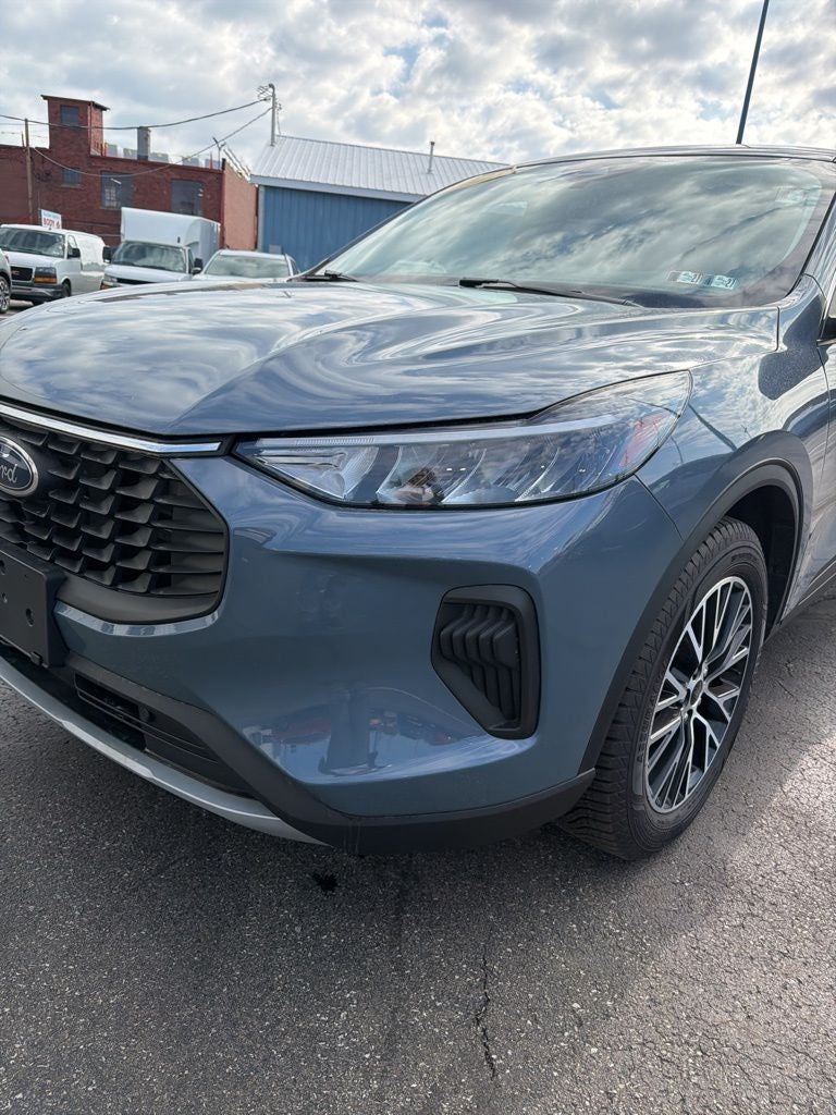 2023 Ford Escape Hybrid Active