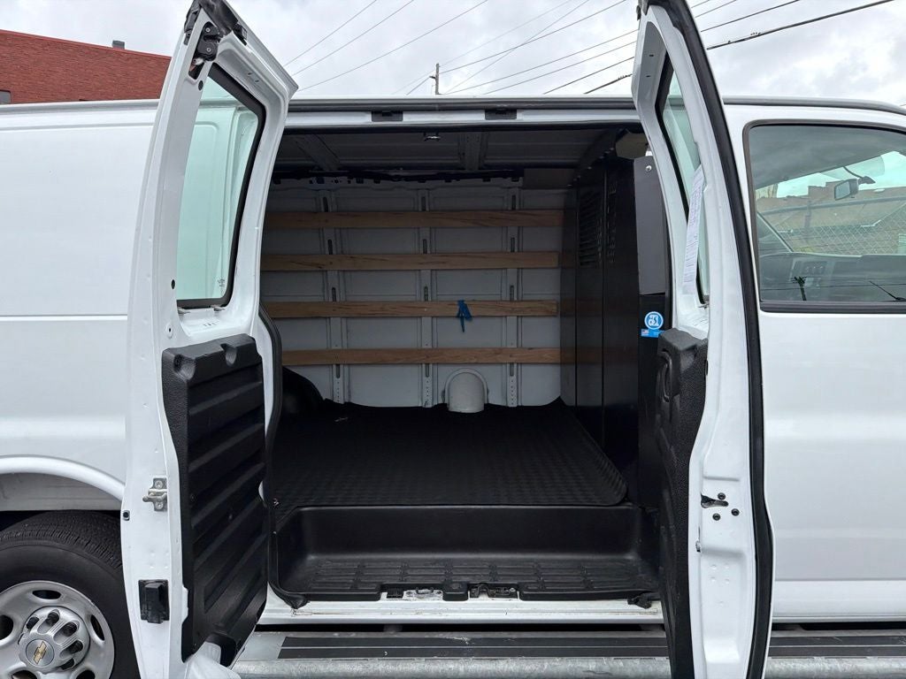 2025 Chevrolet Express 2500 Work Van Cargo