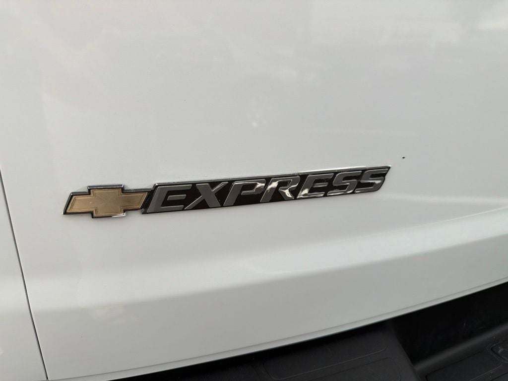 2025 Chevrolet Express 2500 Work Van Cargo
