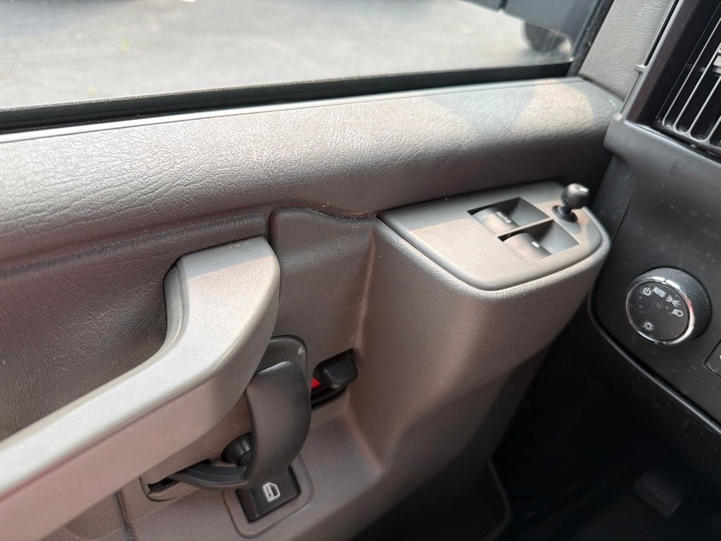 2025 Chevrolet Express 2500 Work Van Cargo