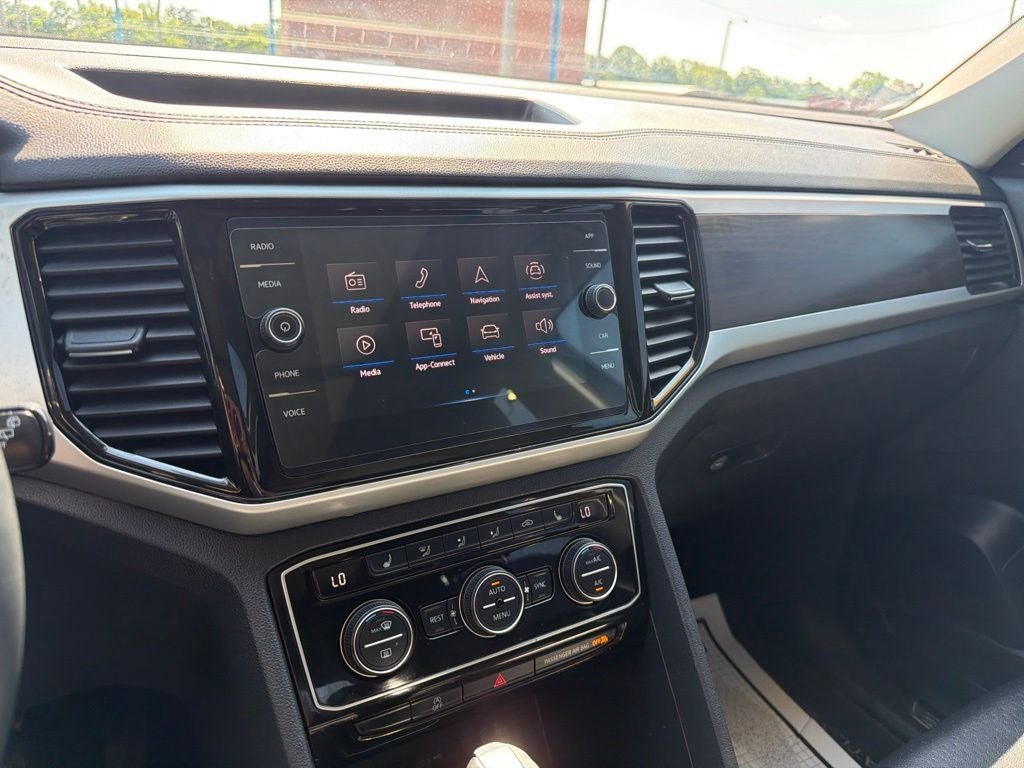 2022 Volkswagen Atlas 3.6L V6 SE w/Technology