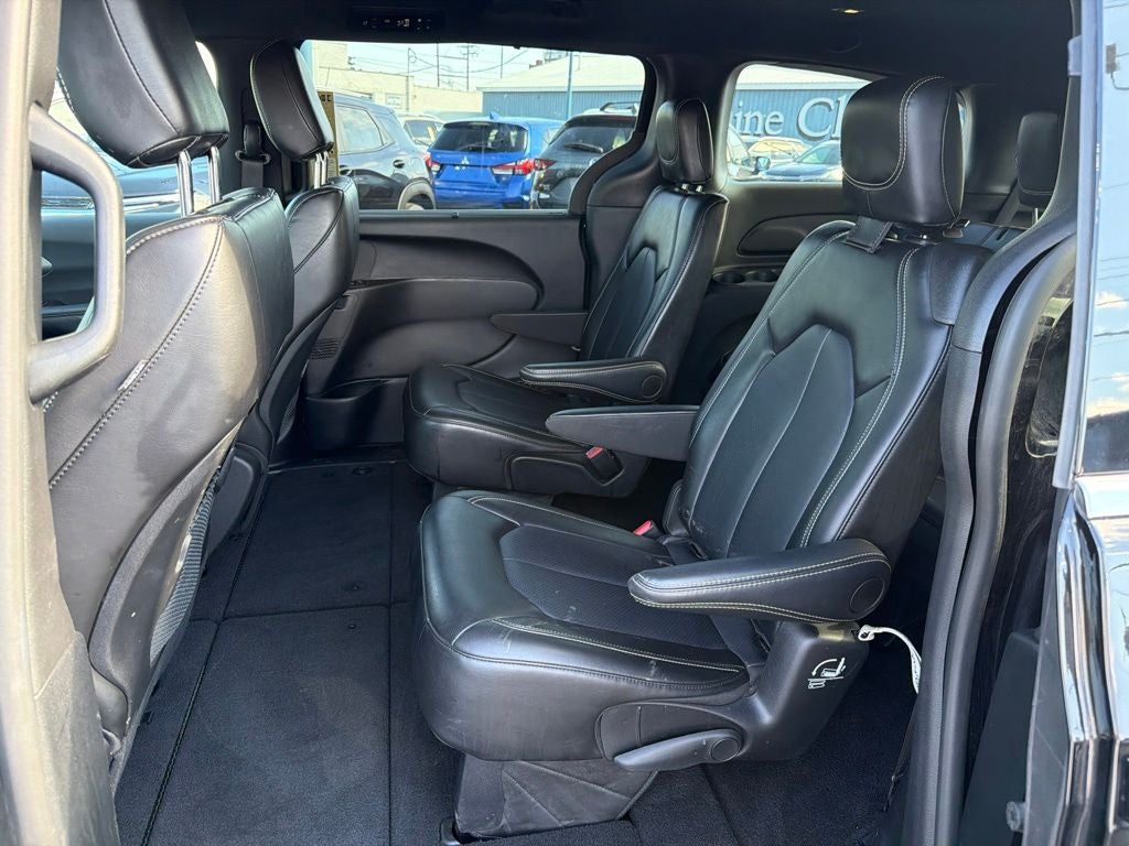 2025 Chrysler Pacifica Select