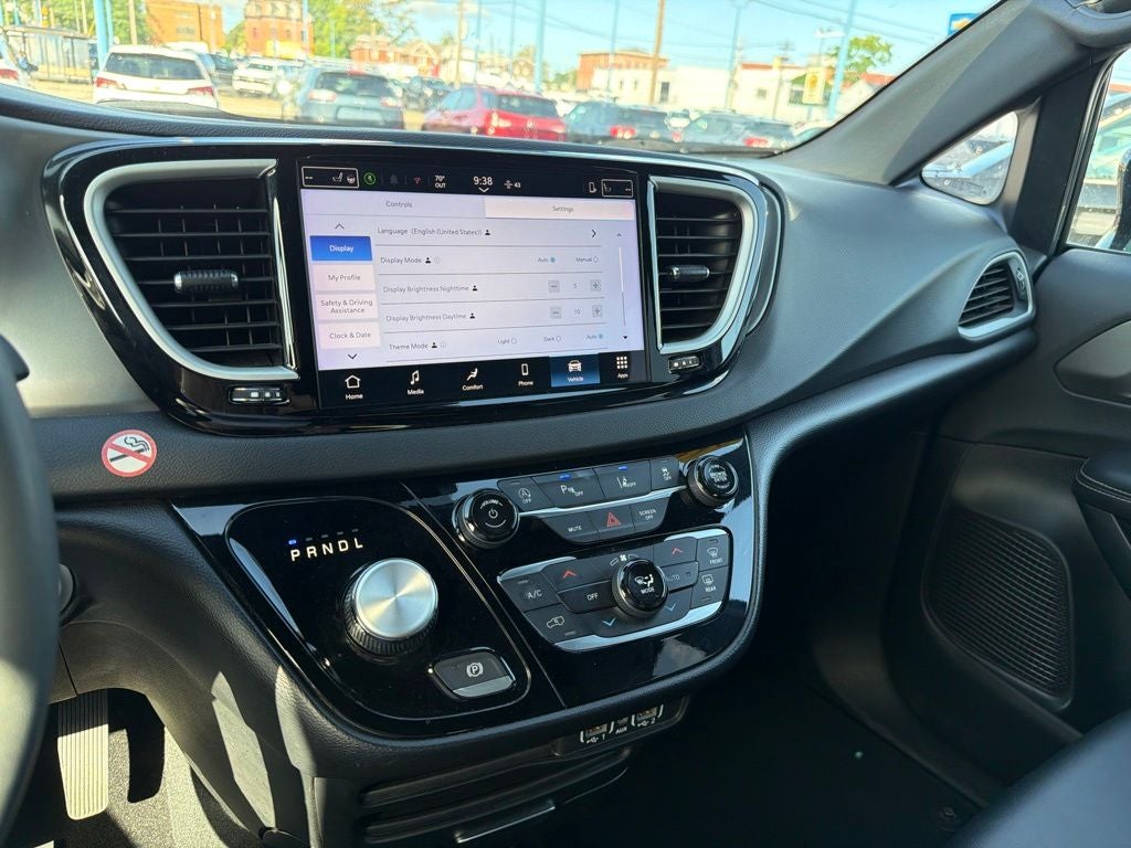 2025 Chrysler Pacifica Select