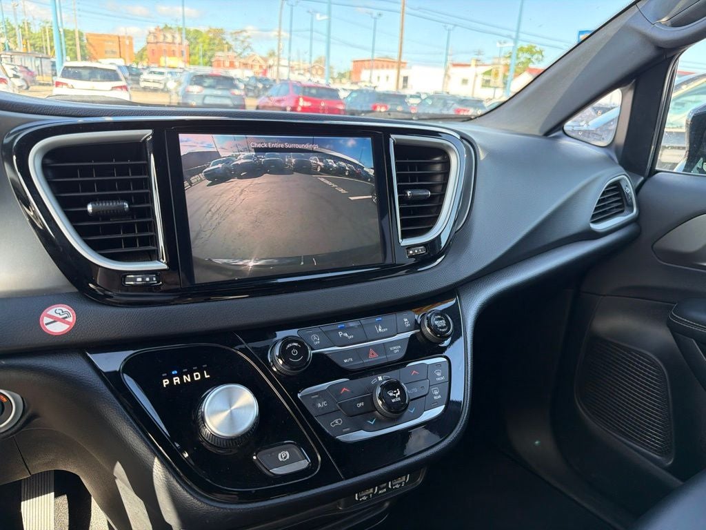 2025 Chrysler Pacifica Select
