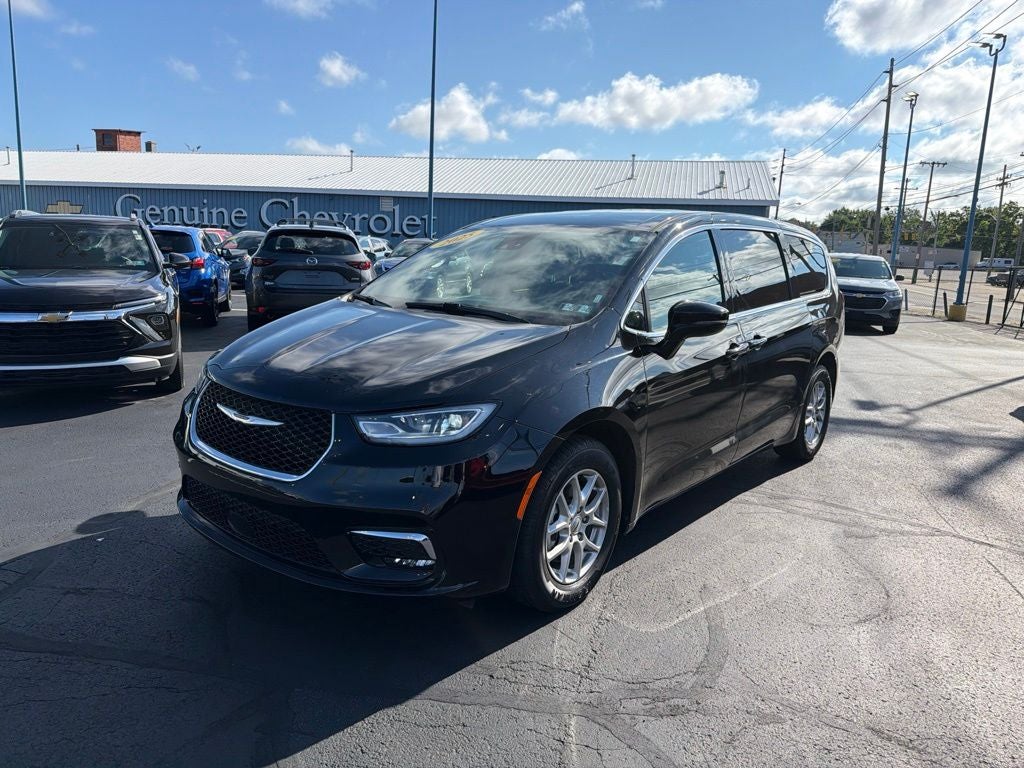 2025 Chrysler Pacifica Select