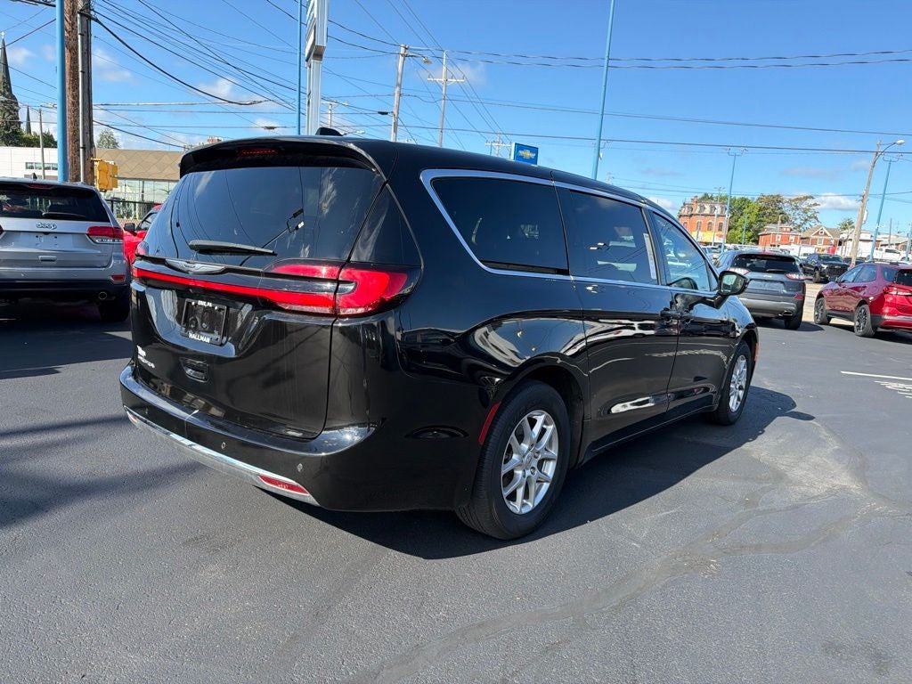 2025 Chrysler Pacifica Select