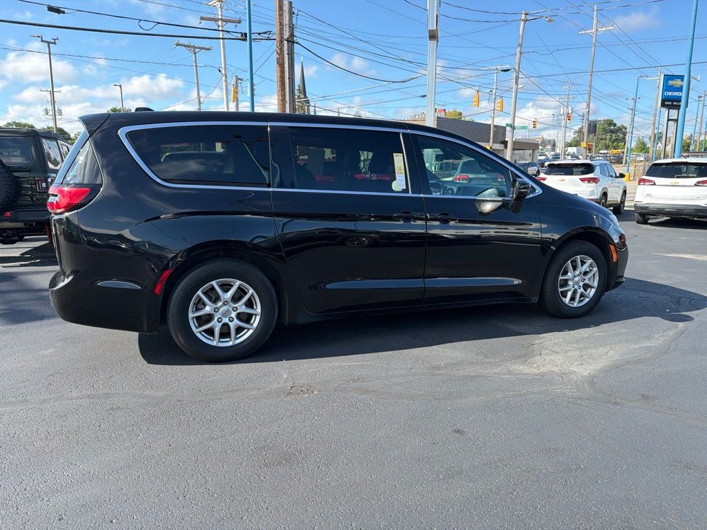 2025 Chrysler Pacifica Select