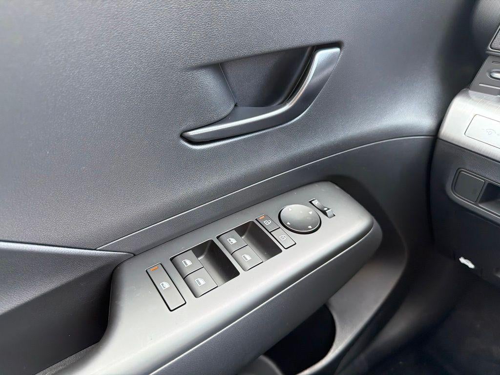 2027 Hyundai KONA SE