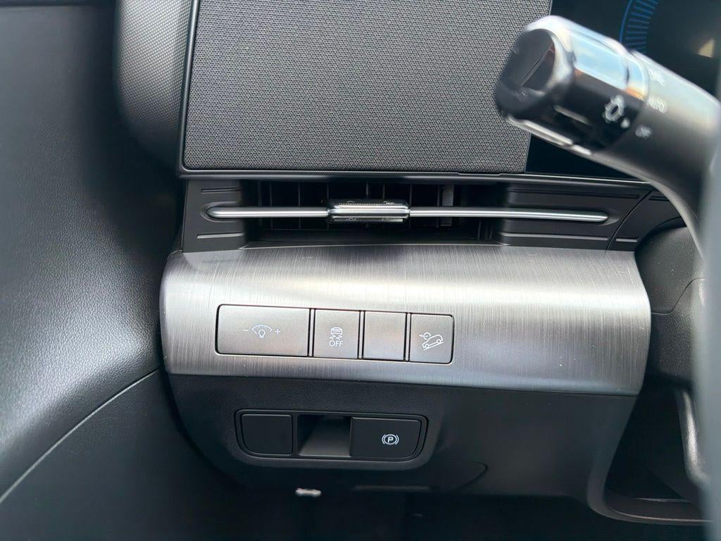 2027 Hyundai KONA SE