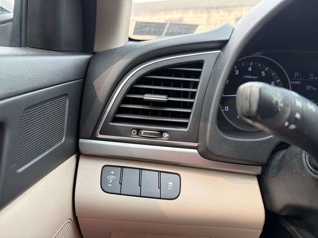 2018 Hyundai ELANTRA SE