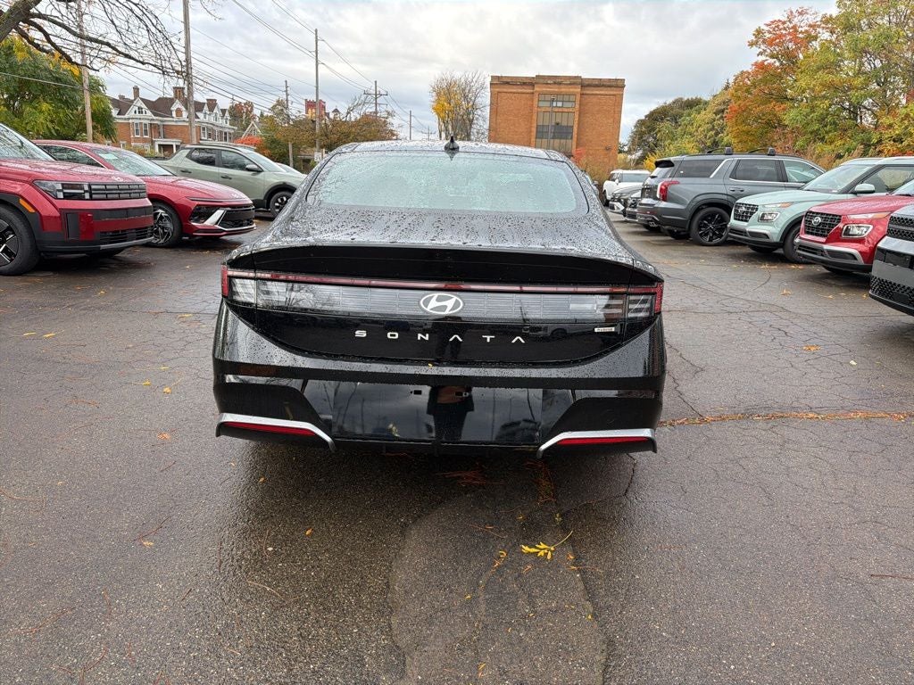 2026 Hyundai SONATA HYBRID SEL