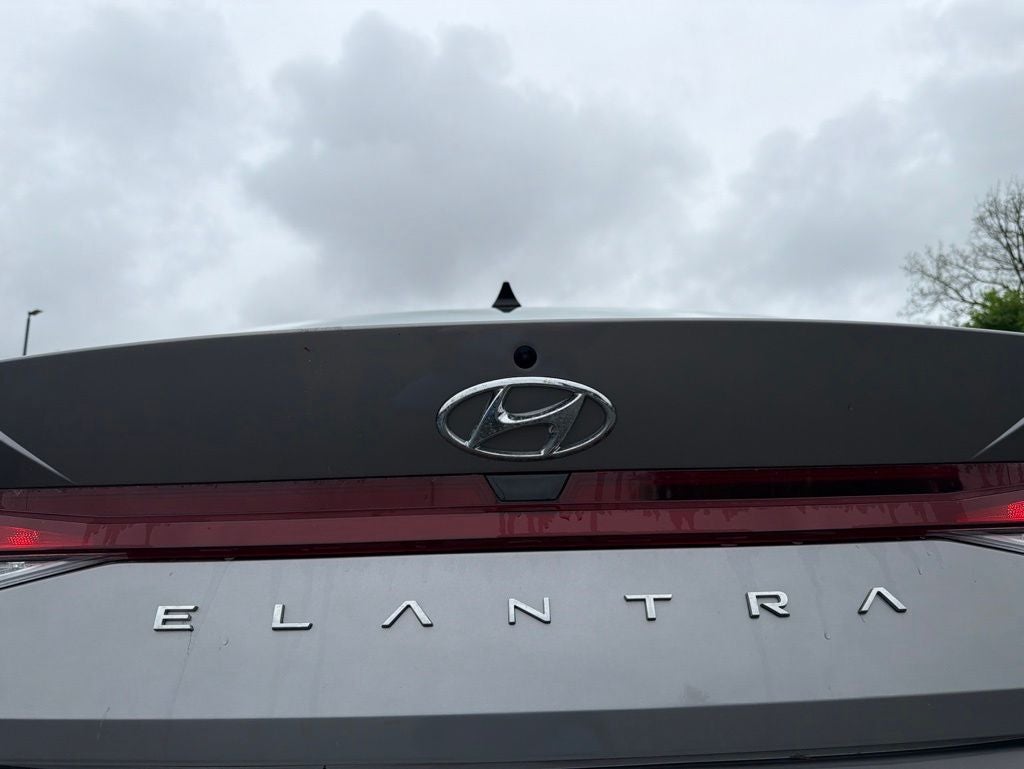 2023 Hyundai ELANTRA SE