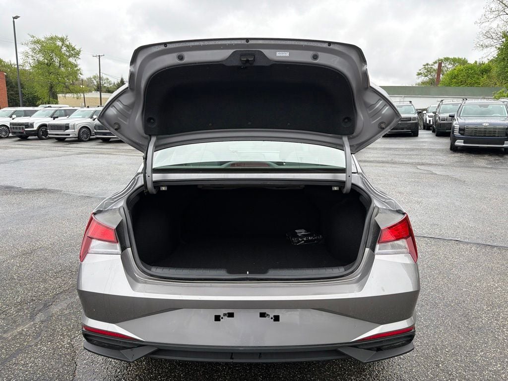 2023 Hyundai ELANTRA SE