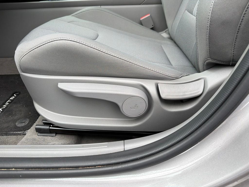 2023 Hyundai ELANTRA SE