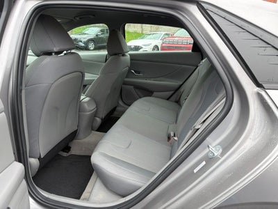 2023 Hyundai ELANTRA SE
