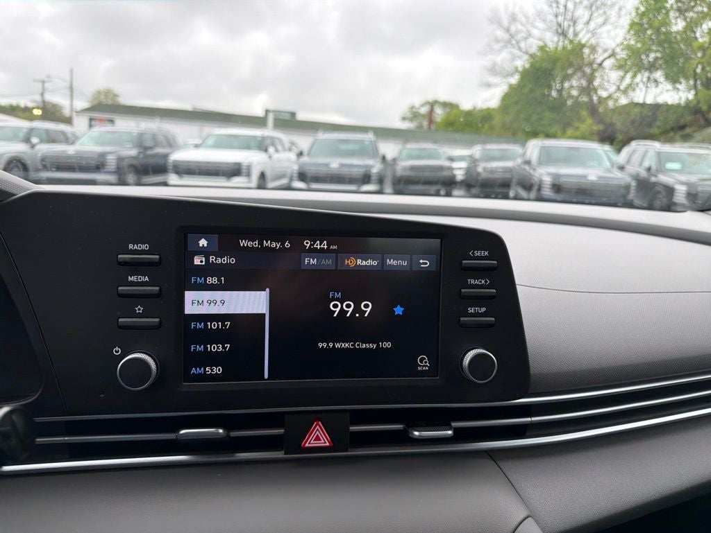 2023 Hyundai ELANTRA SE