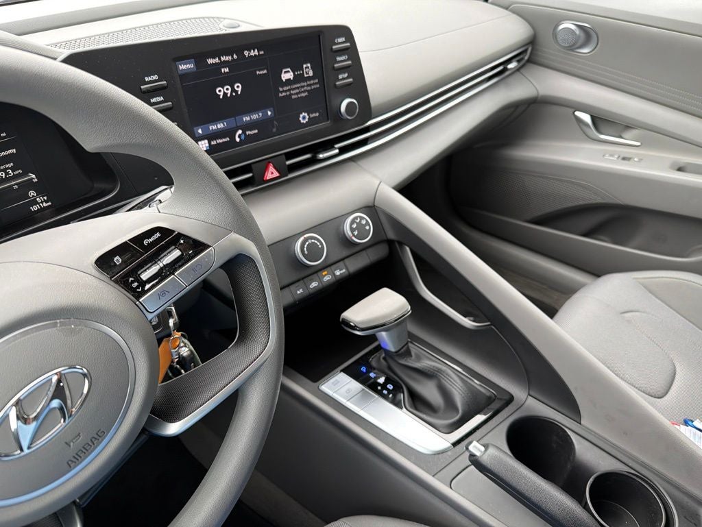 2023 Hyundai ELANTRA SE