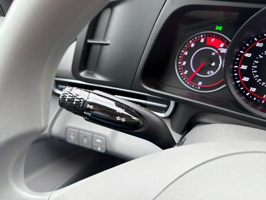2023 Hyundai ELANTRA SE