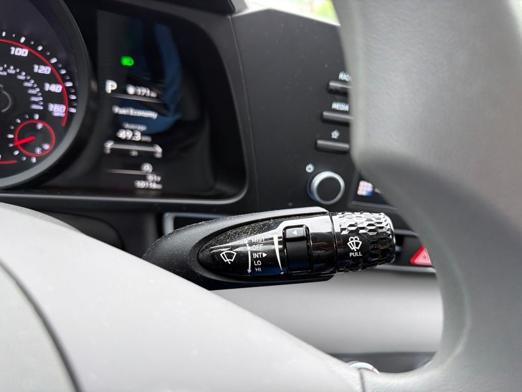 2023 Hyundai ELANTRA SE