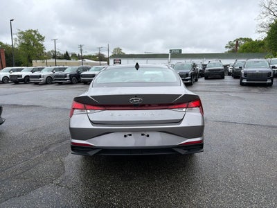 2023 Hyundai ELANTRA SE