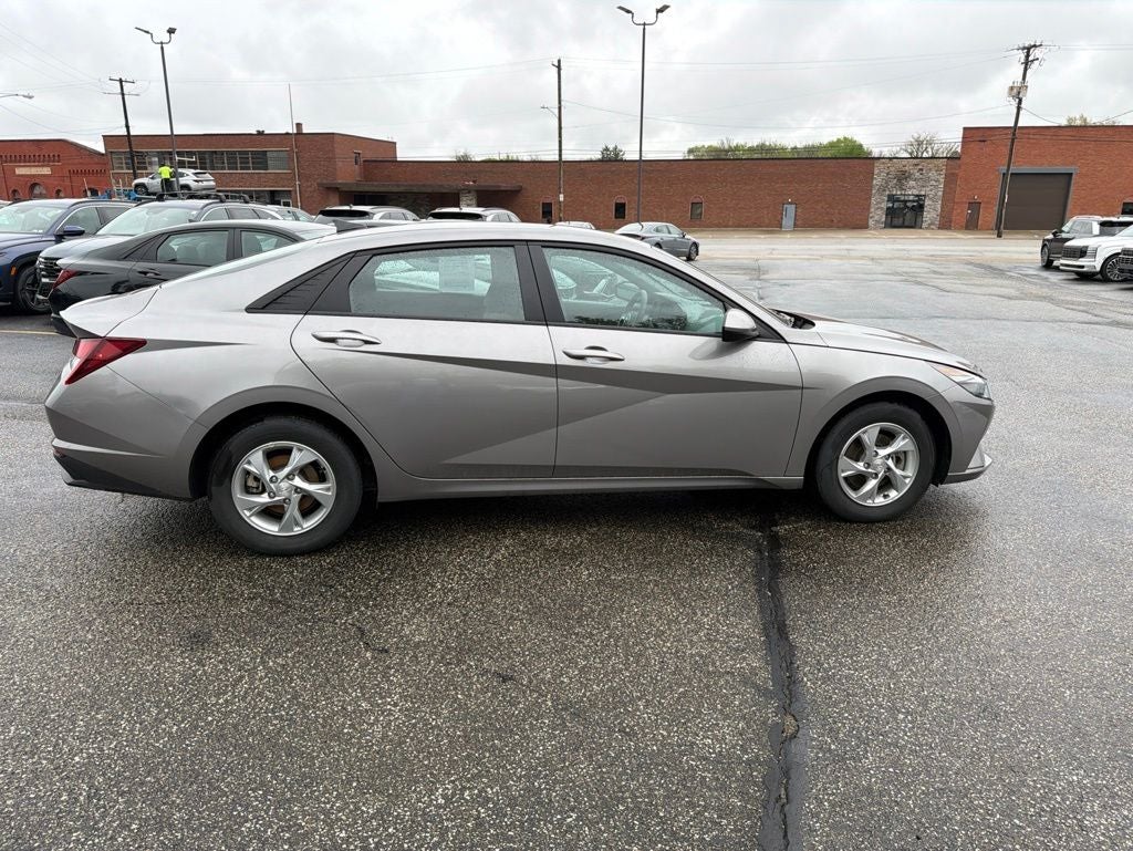 2023 Hyundai ELANTRA SE