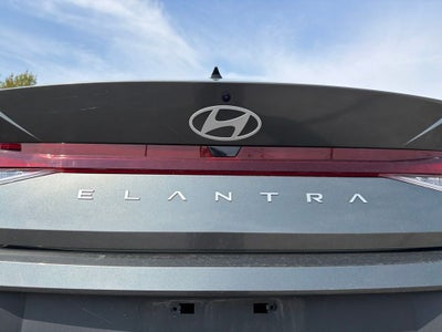 2025 Hyundai ELANTRA SE