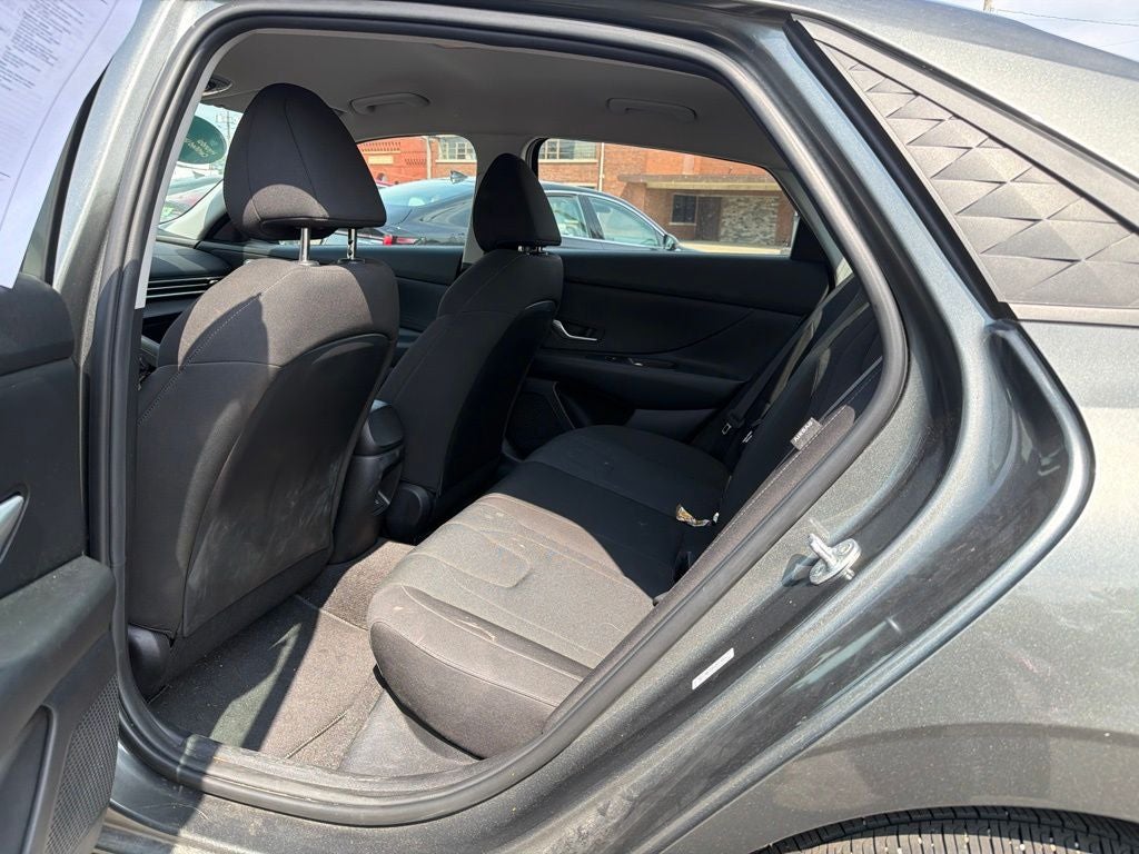 2025 Hyundai ELANTRA SE