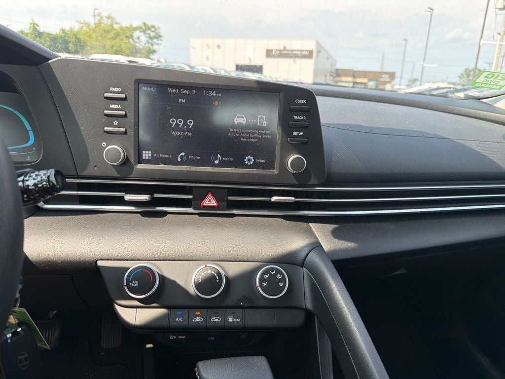2025 Hyundai ELANTRA SE