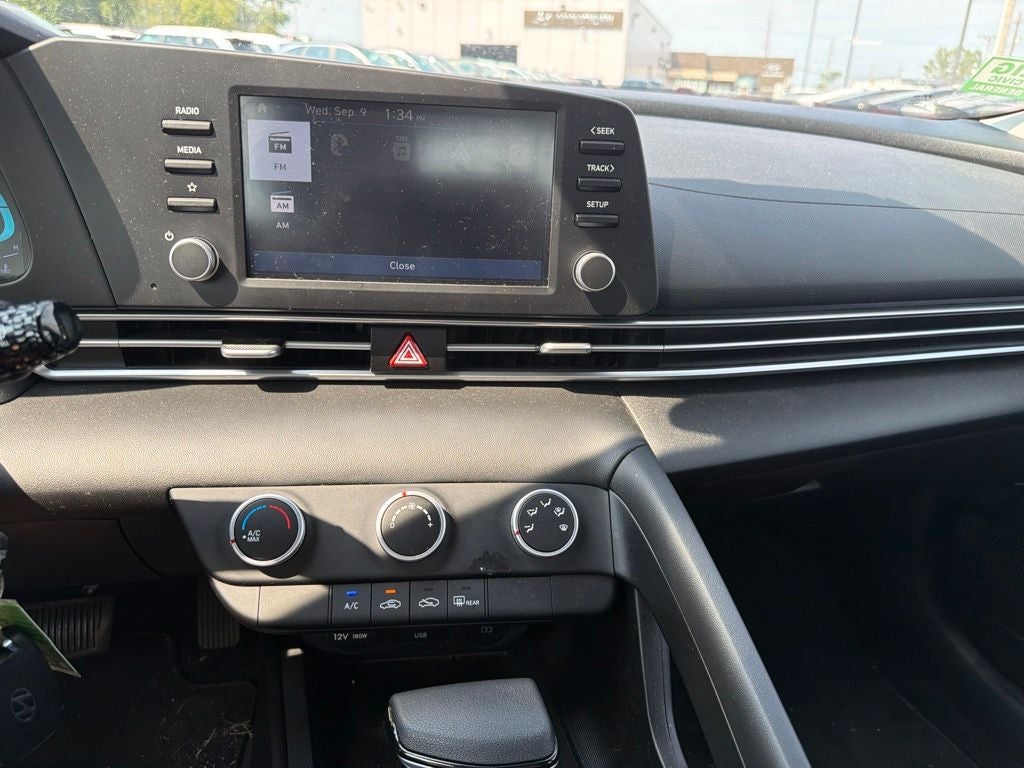 2025 Hyundai ELANTRA SE