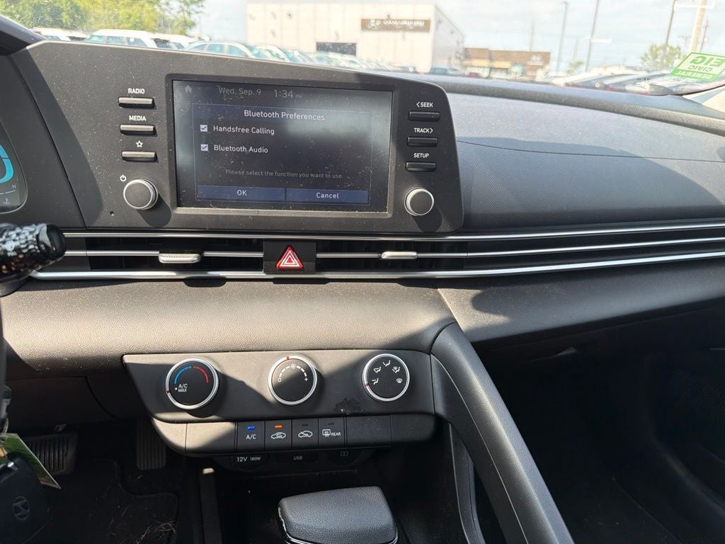 2025 Hyundai ELANTRA SE