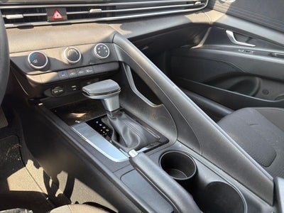 2025 Hyundai ELANTRA SE