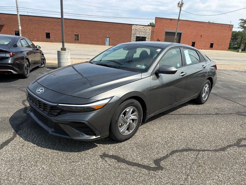 2025 Hyundai ELANTRA SE