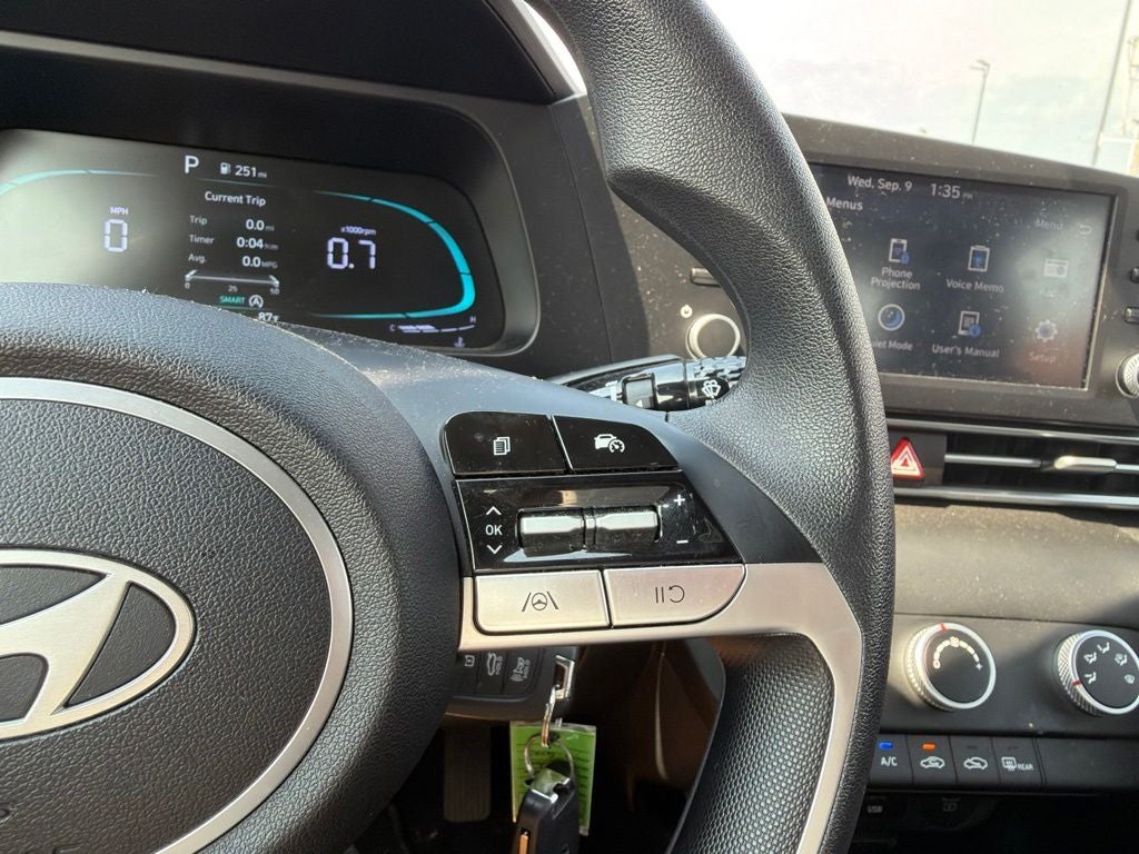 2025 Hyundai ELANTRA SE