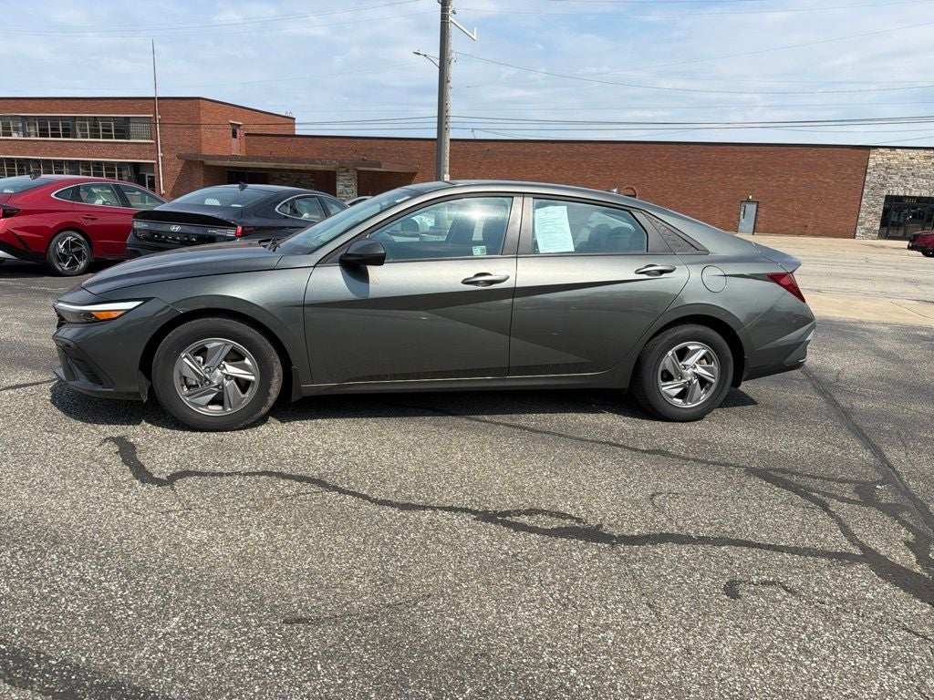 2025 Hyundai ELANTRA SE