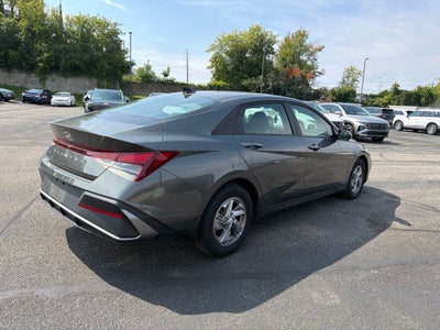 2025 Hyundai ELANTRA SE