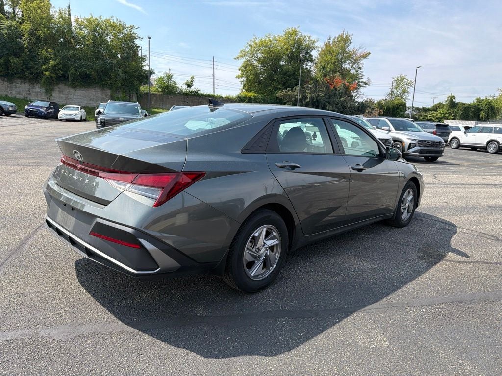 2025 Hyundai ELANTRA SE