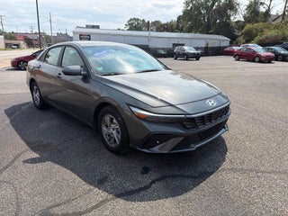 2025 Hyundai ELANTRA SE