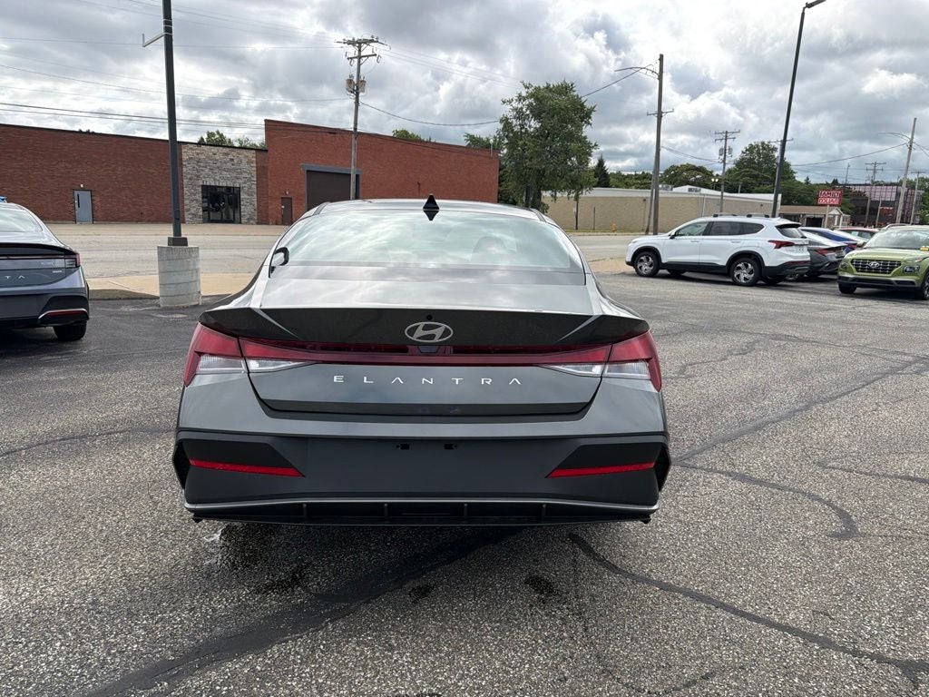 2026 Hyundai ELANTRA SE
