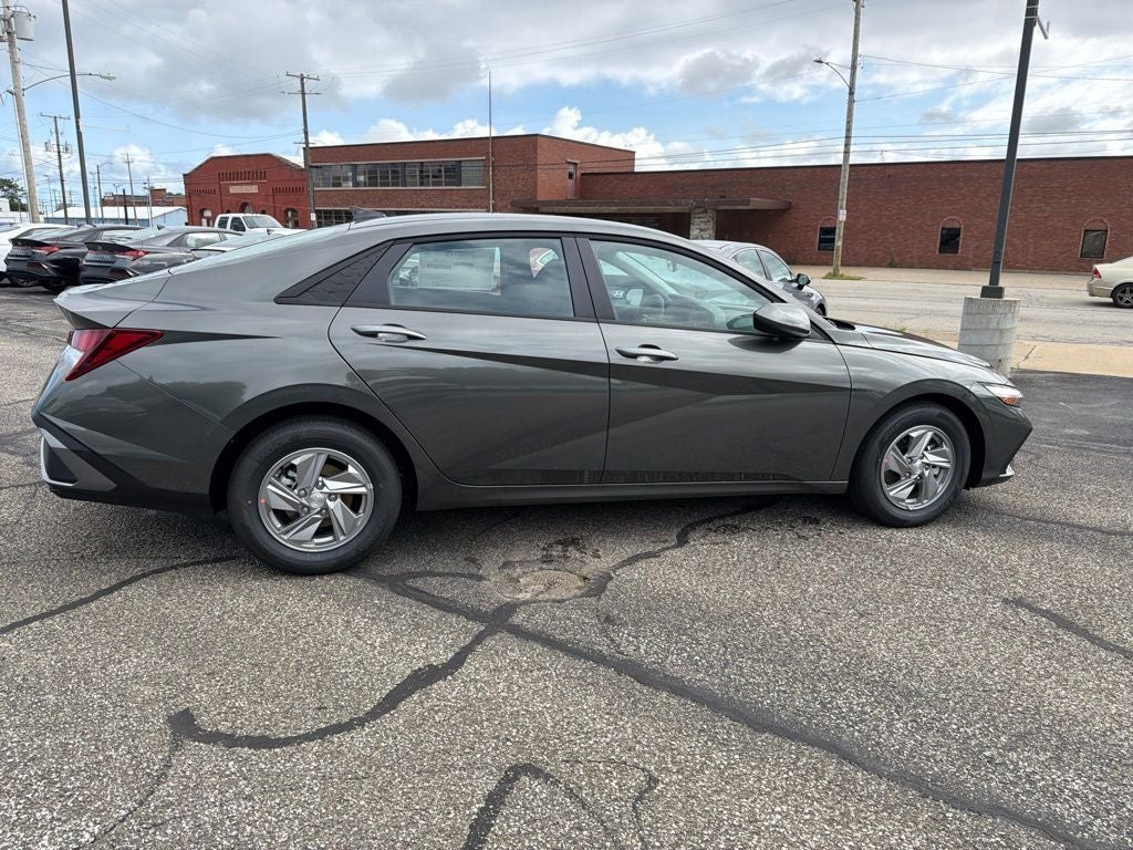 2026 Hyundai ELANTRA SE
