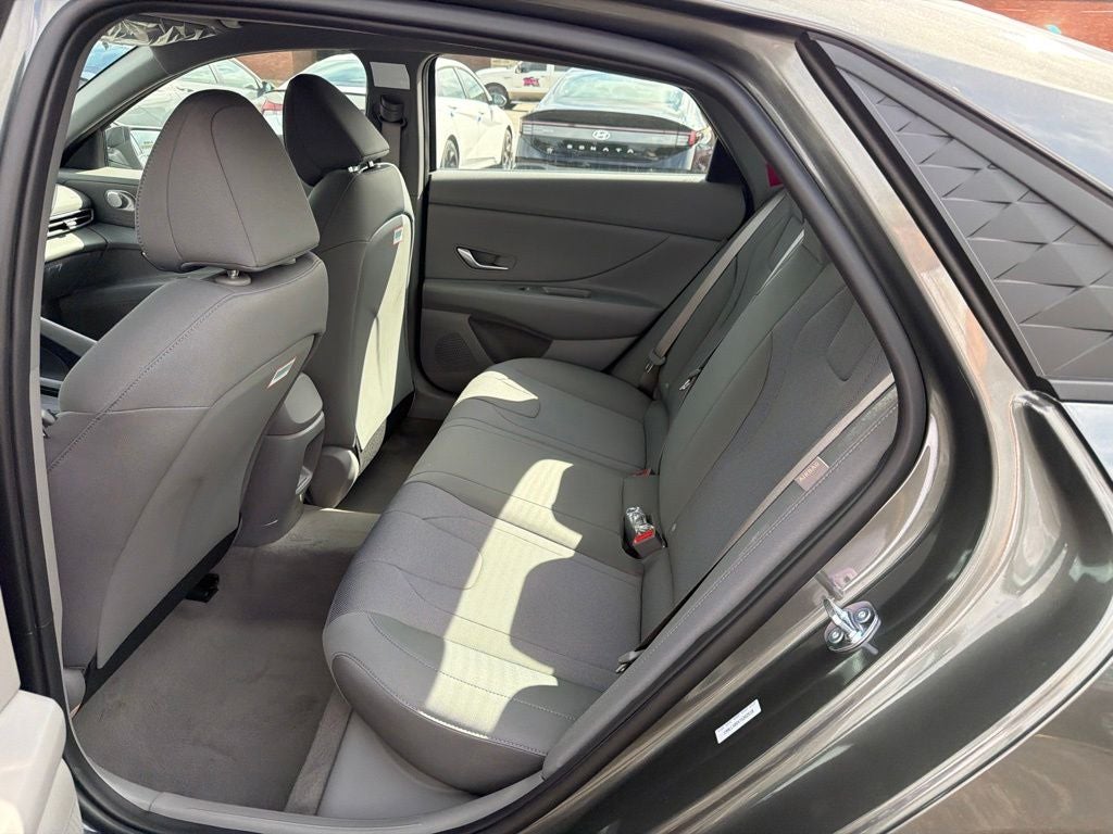 2026 Hyundai ELANTRA SE