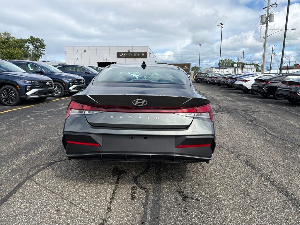 2026 Hyundai ELANTRA SE