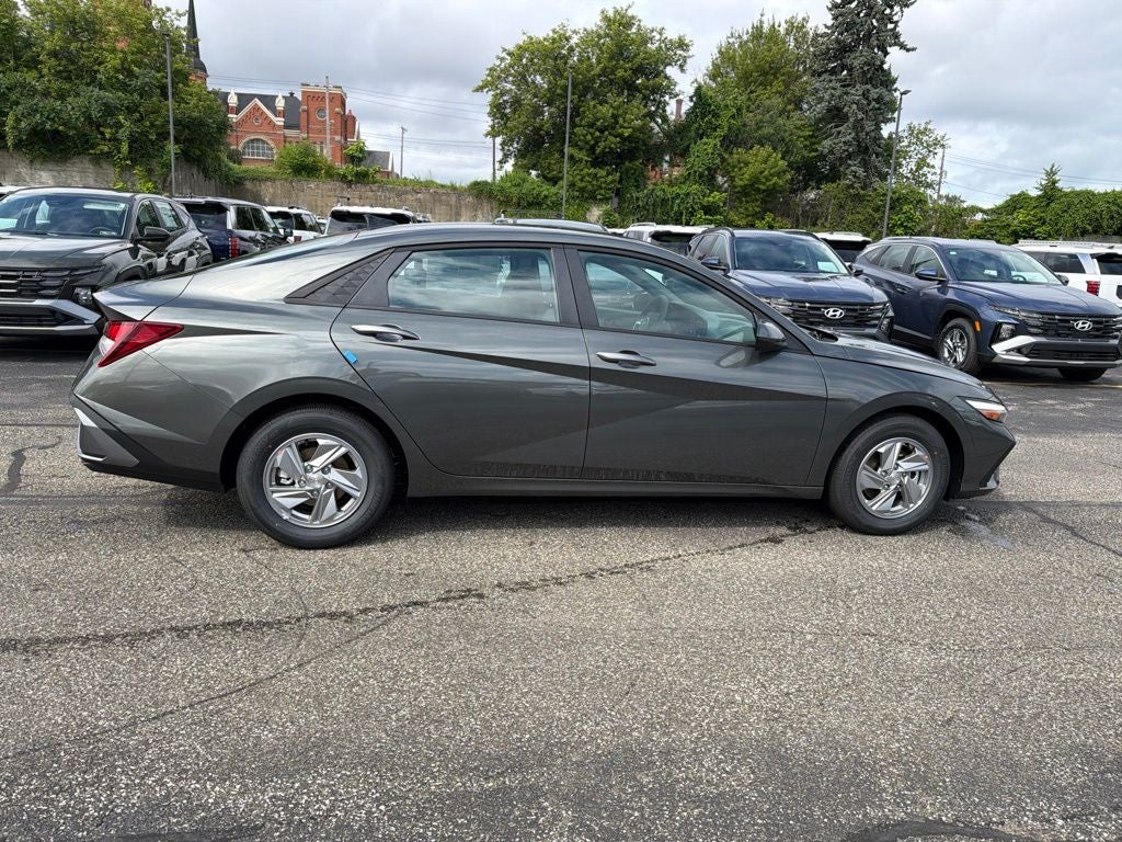 2026 Hyundai ELANTRA SE
