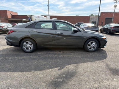 2026 Hyundai ELANTRA SE