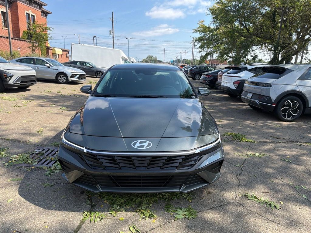 2026 Hyundai ELANTRA SE