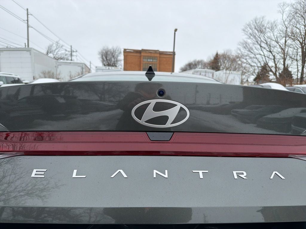 2026 Hyundai ELANTRA SE