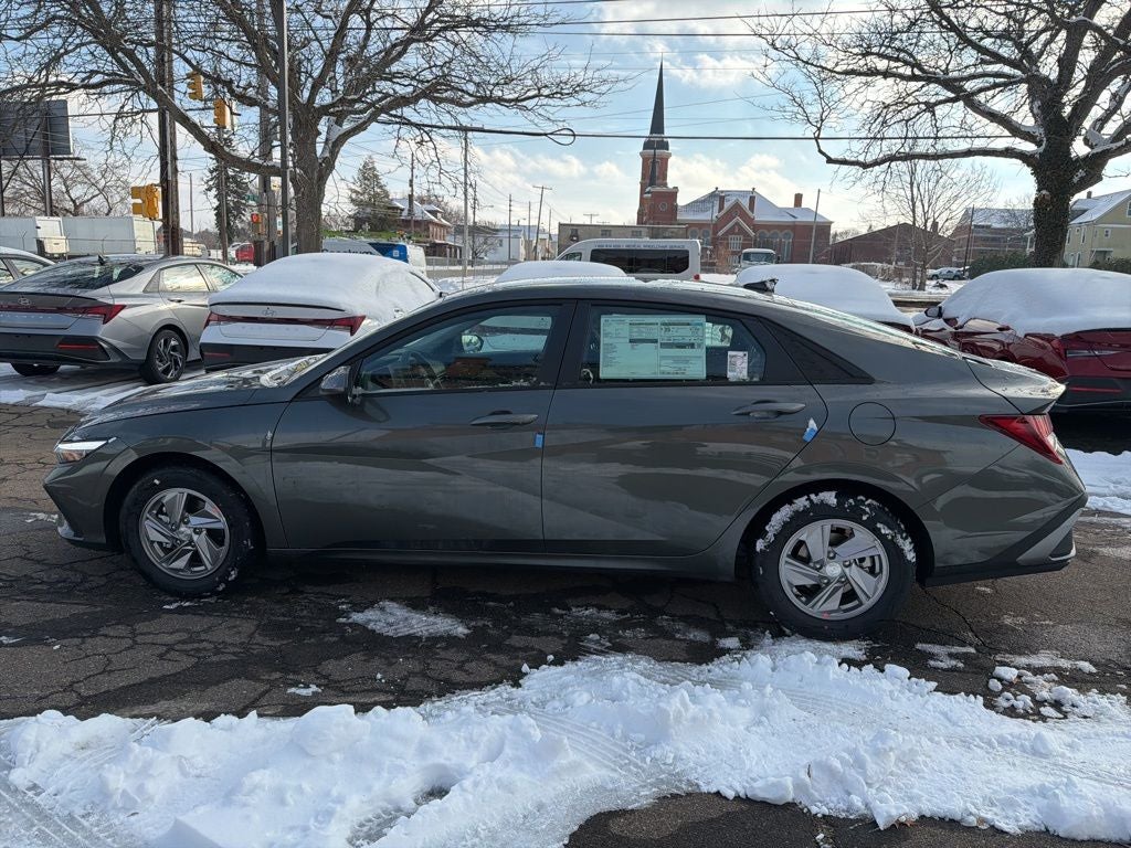 2026 Hyundai ELANTRA SE