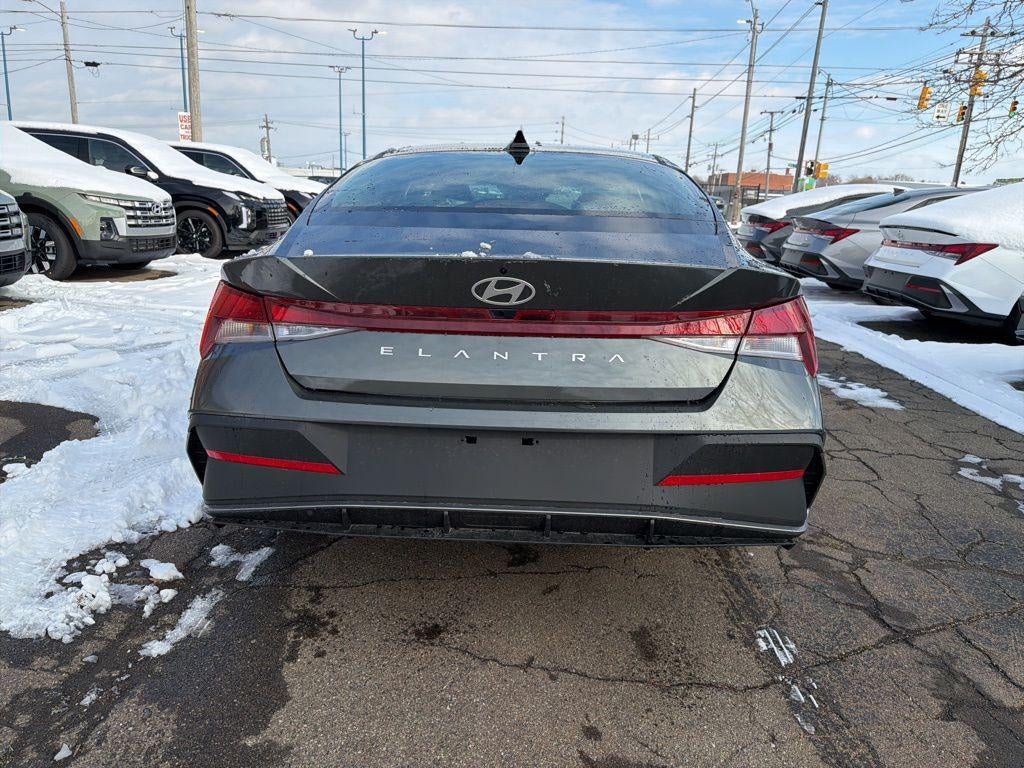 2026 Hyundai ELANTRA SE