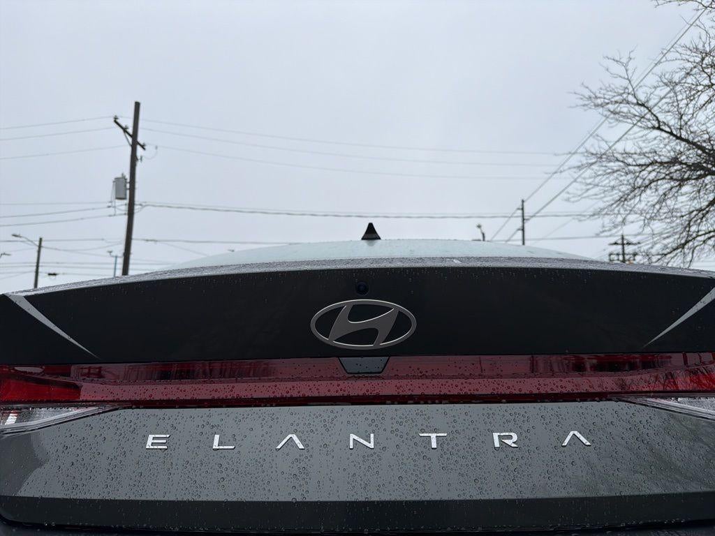 2026 Hyundai ELANTRA SE