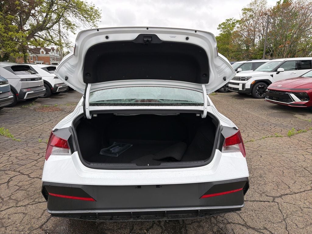 2026 Hyundai ELANTRA SE