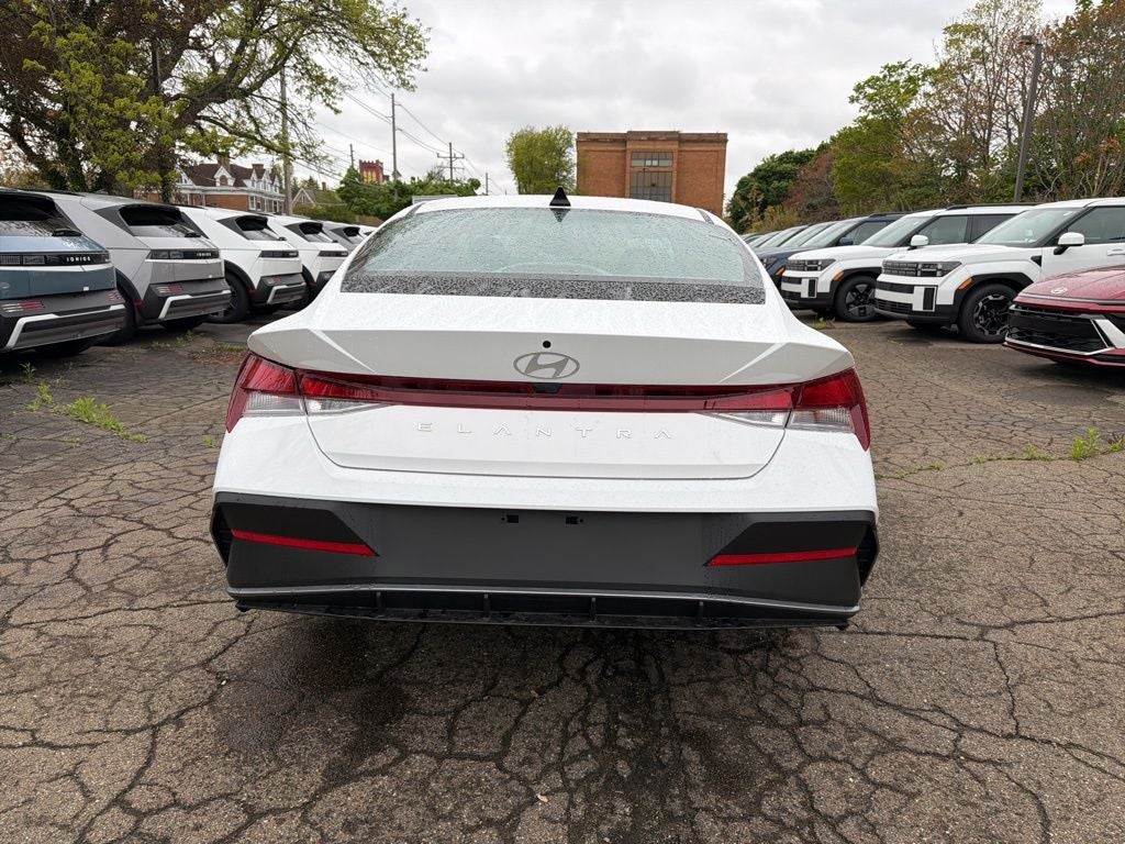2026 Hyundai ELANTRA SE